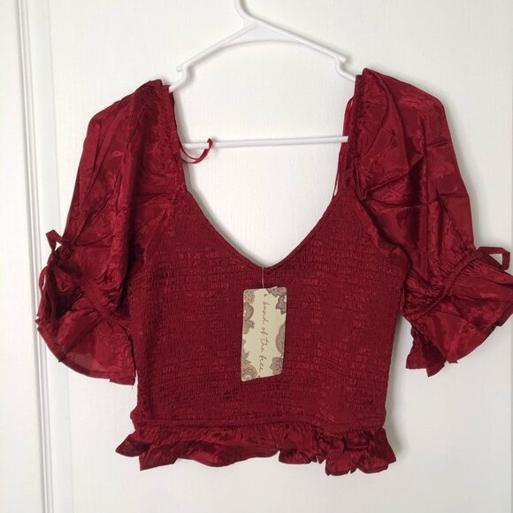 Band Of The Free Smocked Textured Red Blouse Puff Sleeves Ruffle Hem Size Medium - Picture 2 of 7